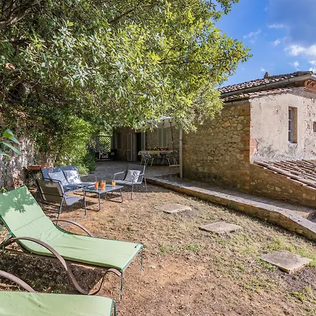 Fattoria La Striscia بيت للعطل